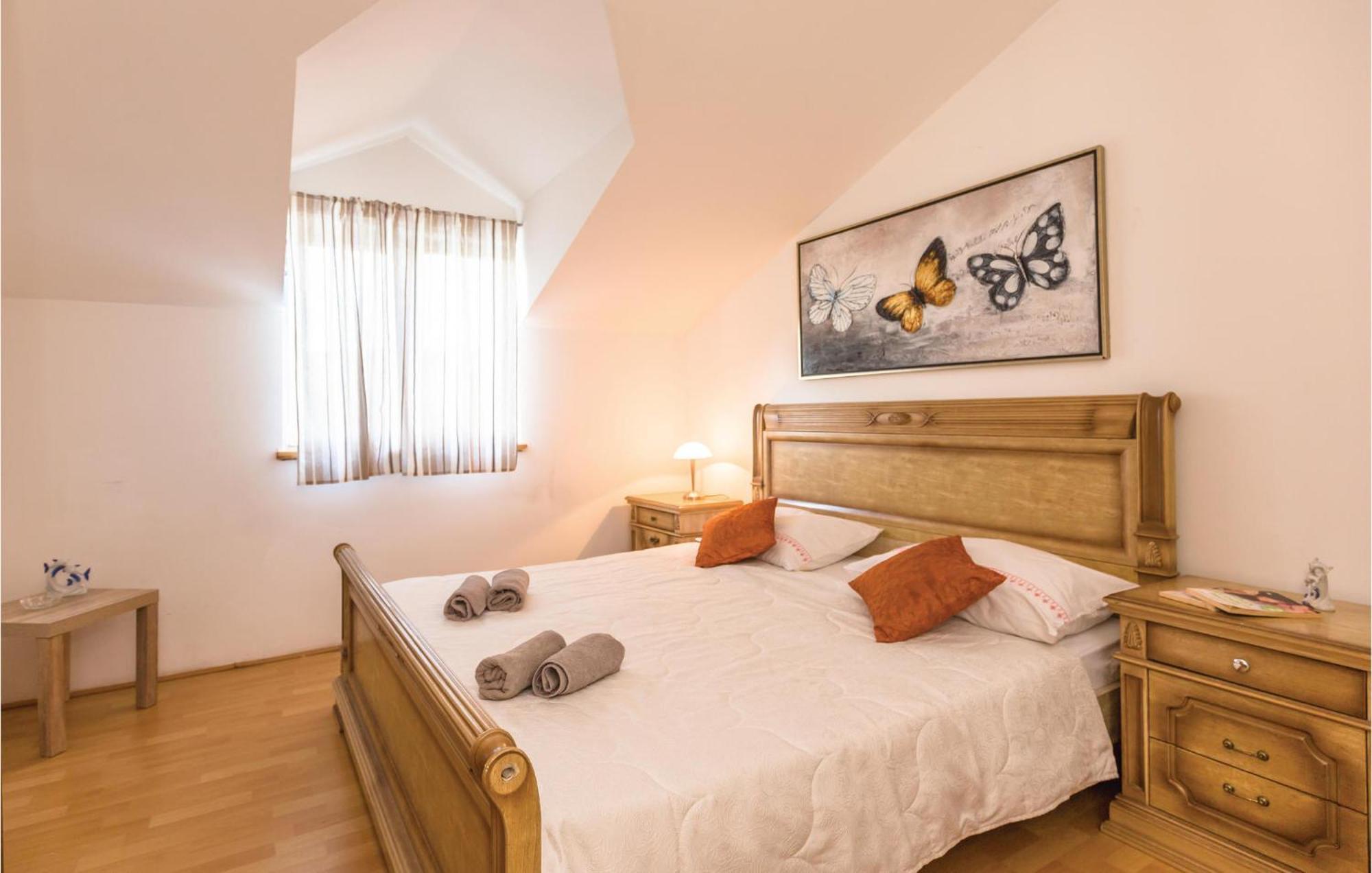 Lovely Apartment In Ugljane With Kitchen Экстерьер фото