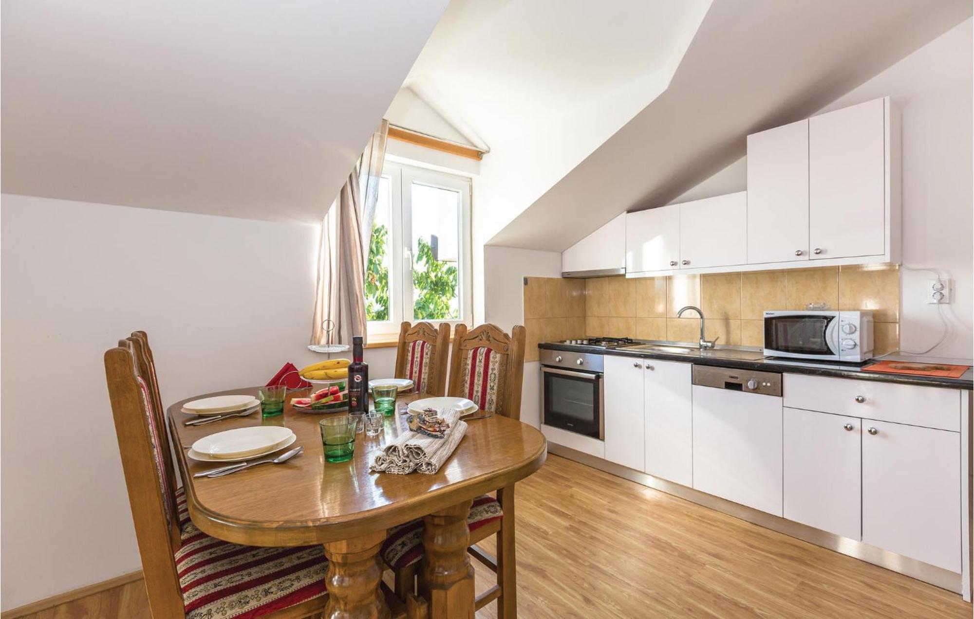 Lovely Apartment In Ugljane With Kitchen Экстерьер фото