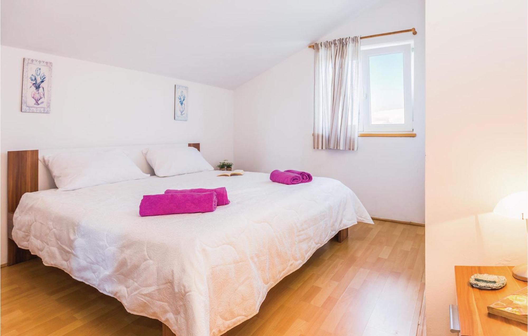 Lovely Apartment In Ugljane With Kitchen Экстерьер фото
